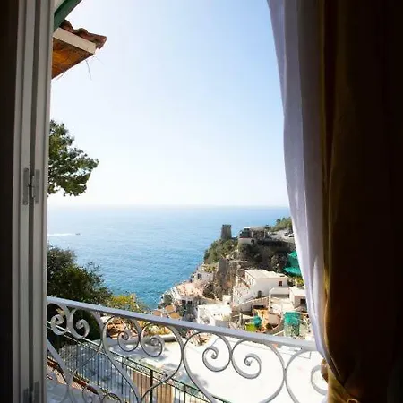 Sleeps 6 Air Con Villa *