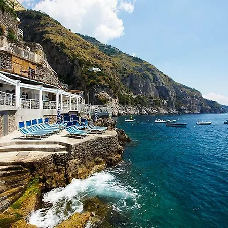 Villa Sleeps 6 Air Con *
