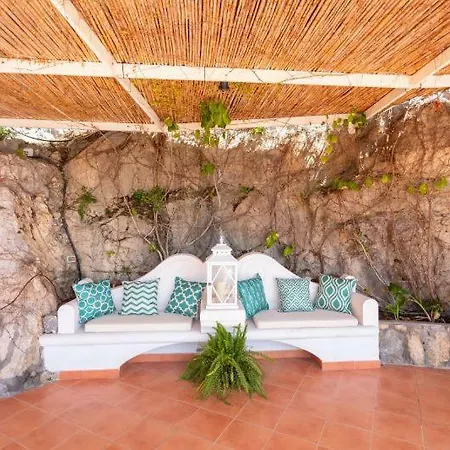 Villa Sleeps 6 Air Con Praiano