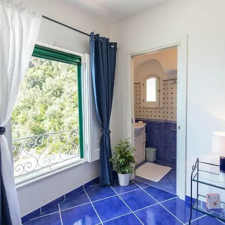 Sleeps 6 Air Con Villa *