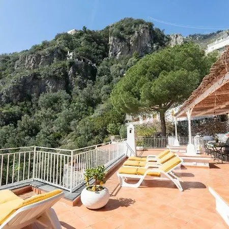 Sleeps 6 Air Con Villa *
