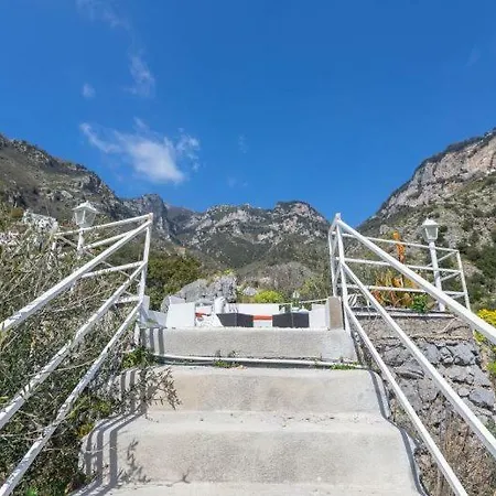 Sleeps 6 Air Con Villa Praiano
