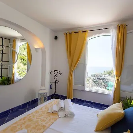 Sleeps 6 Air Con Villa