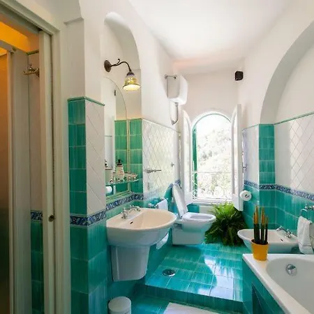 Sleeps 6 Air Con Villa