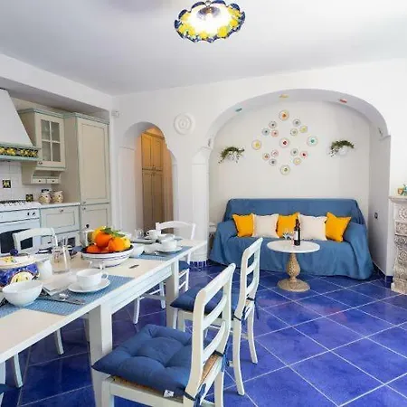 Sleeps 6 Air Con * Praiano