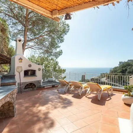 Sleeps 6 Air Con *