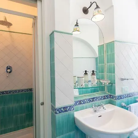 Sleeps 6 Air Con *