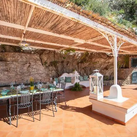 Sleeps 6 Air Con * Praiano