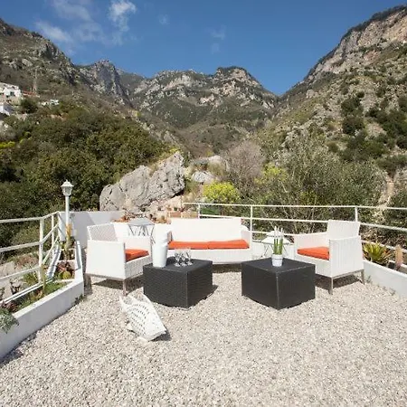Sleeps 6 Air Con * Praiano